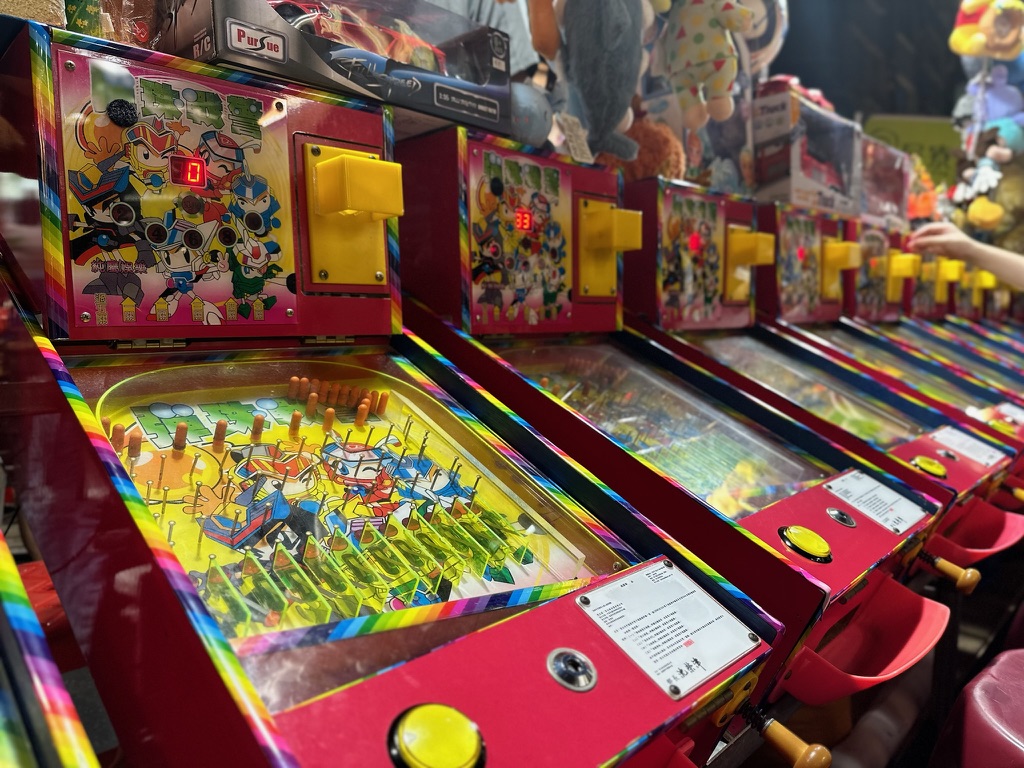 台湾夜市で子供が遊べるレトロパチンコ｜遊び方・景品ゲットのコツ｜ぷけこの台湾ライフ｜旅x子育て