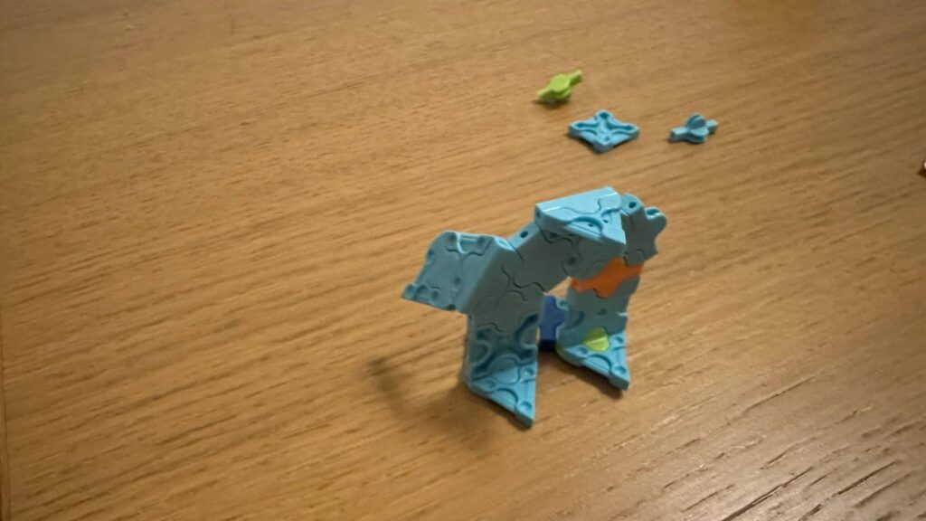 LaQの体験パーツで色々と作ってみました。今回の作品はペンギン