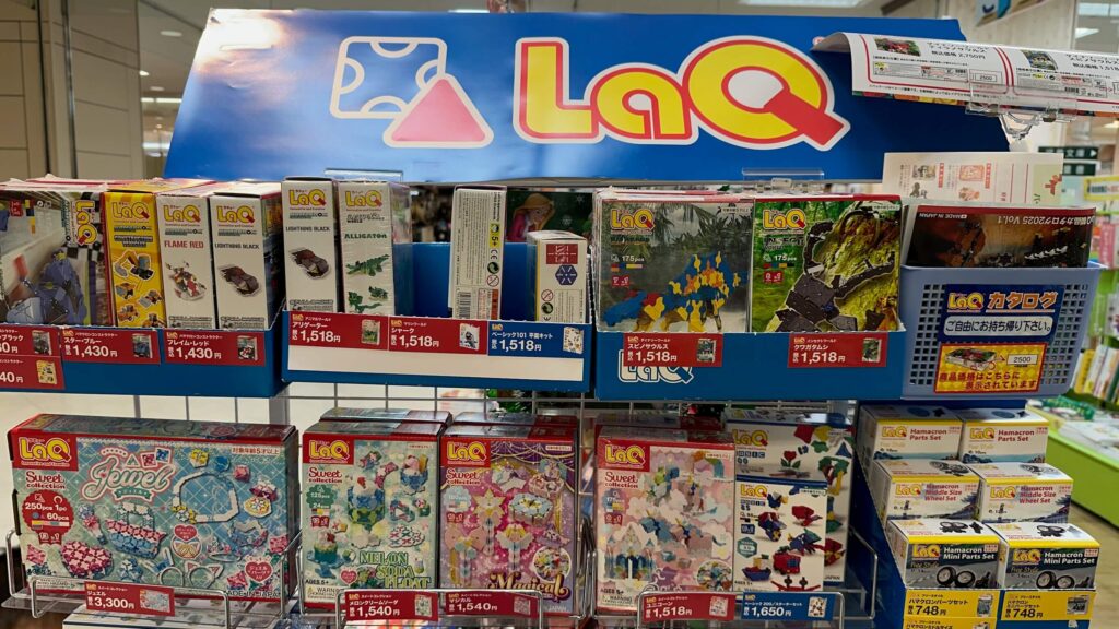 LaQは日本生まれの知育玩具です。書店で主に販売されています。
