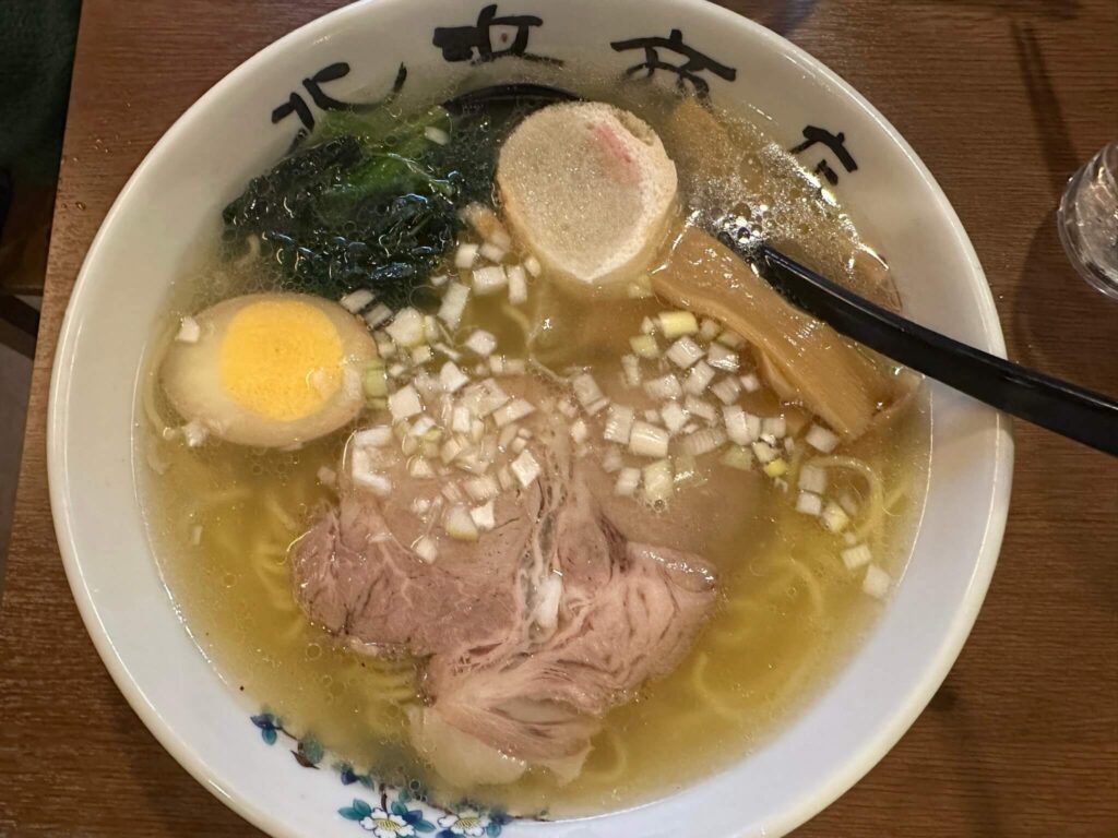 函館のラーメン屋さん北浜商店の函館塩ラーメン