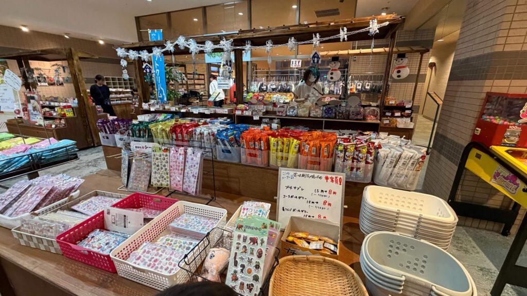 駄菓子屋さんごっこで楽しめる