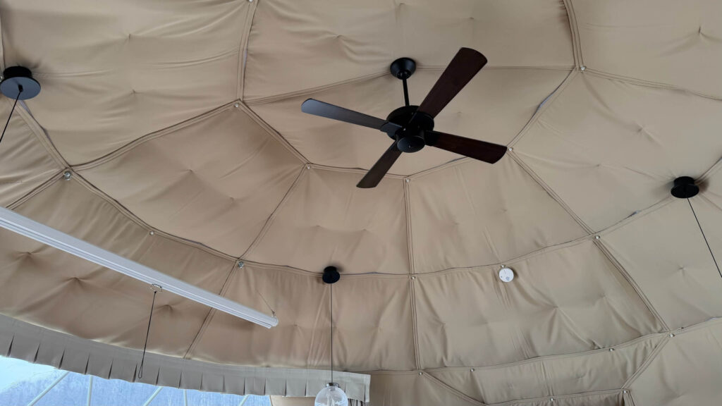 グランピング内部の防寒材