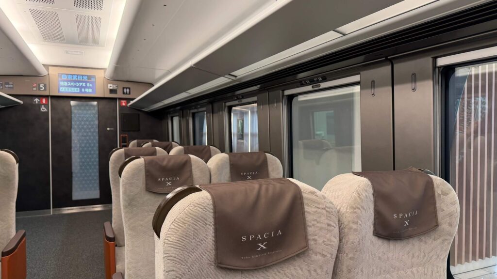 5号車のスタンダード車両は、座席数が少ない