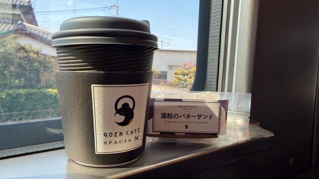 「GOEN CAFÉ」で購入したドリンクとバターサンド