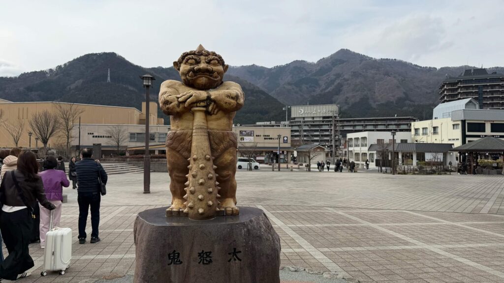 鬼怒川駅前広場の様子