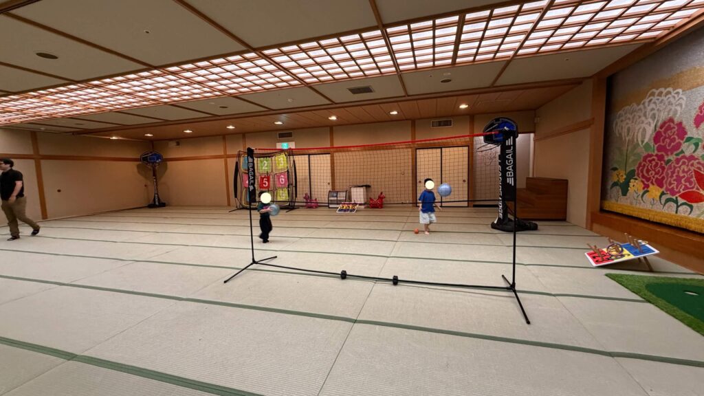 畳のお部屋で走って遊んで汗だくに