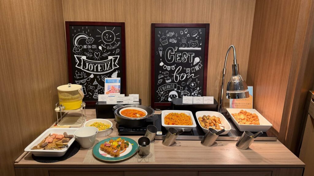 夕食ビュッフェの様子