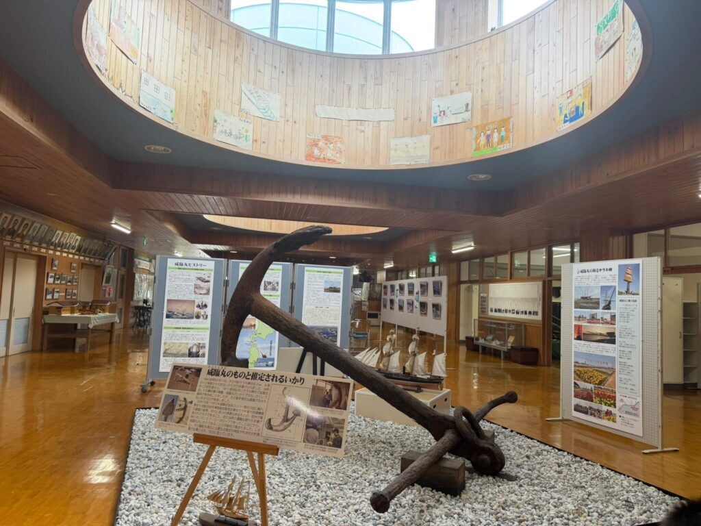 道南トロッコ鉄道の横にあるいかりん館