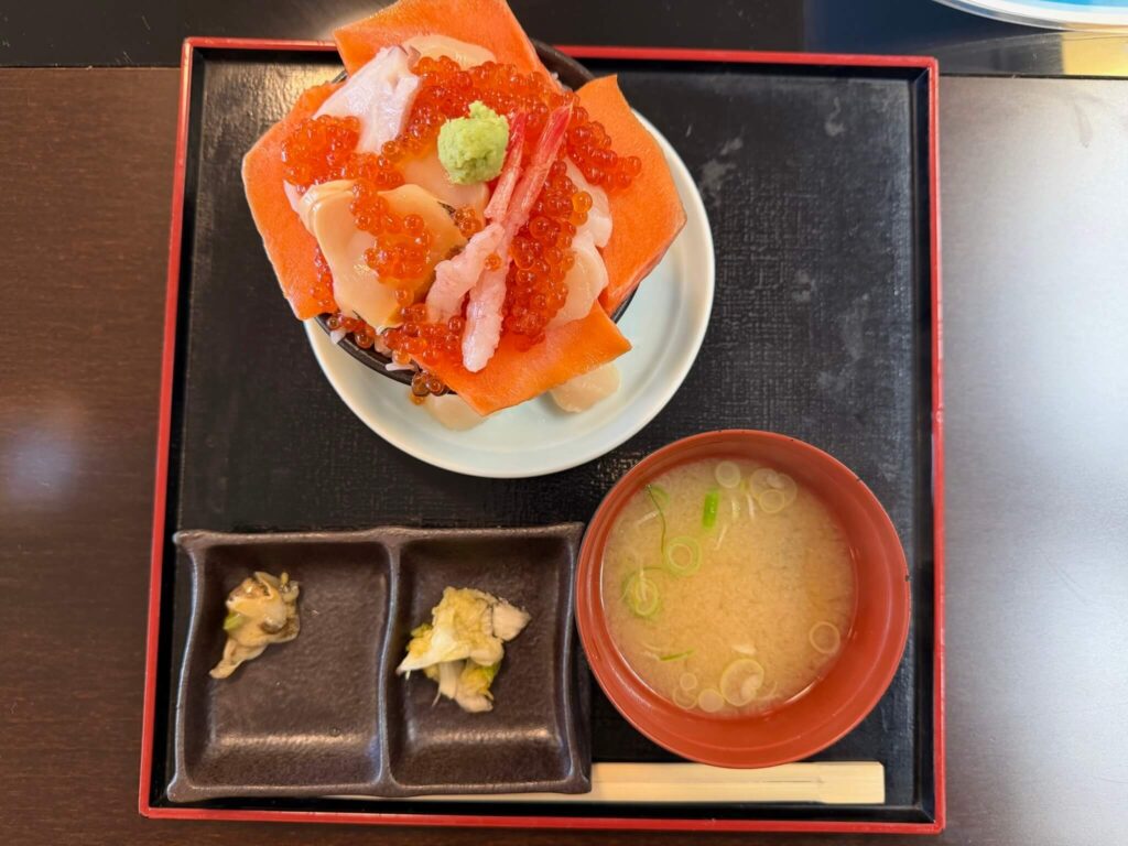 森町本気丼は溢れるほどの海鮮の山