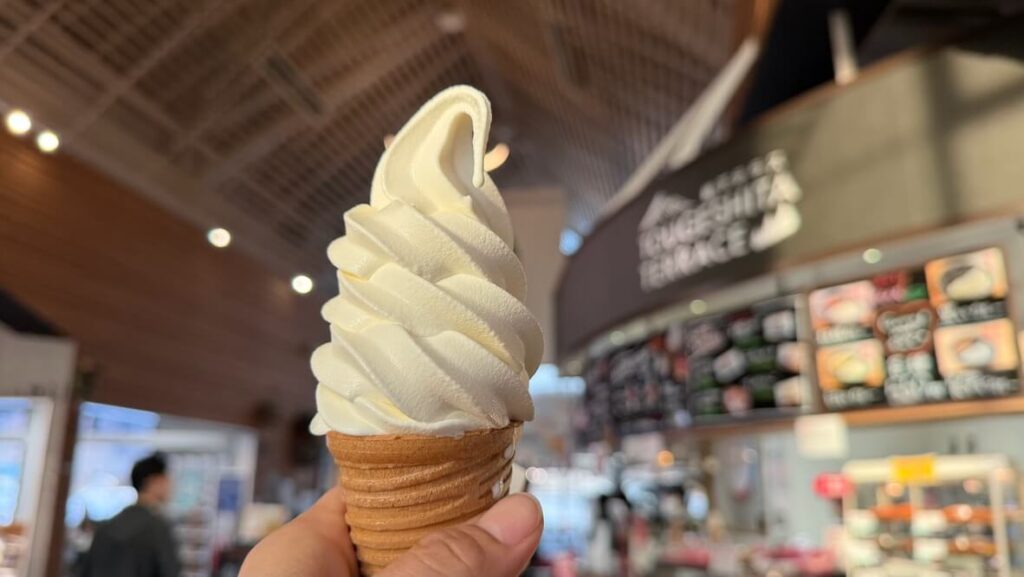 道の駅「なないろななえ」で濃厚ソフトクリーム